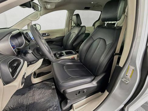 Used 2024 Chrysler Pacifica Limited FWD image 31