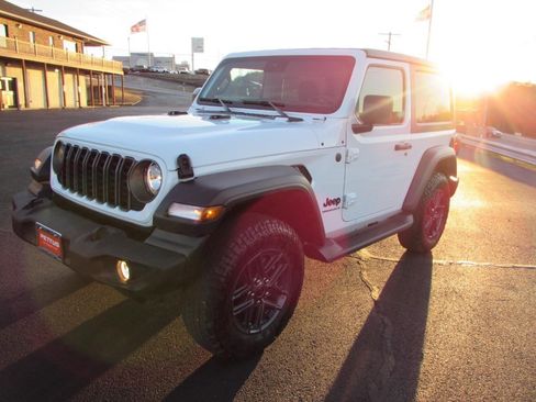 Used 2025 Jeep Wrangler Sport image 3