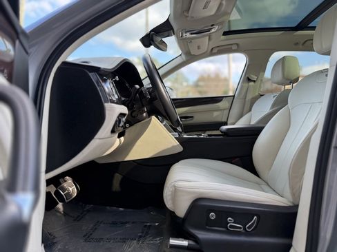 Used 2019 Bentley Bentayga image 25