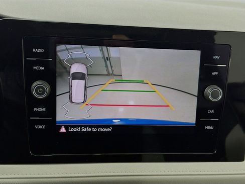 Used 2025 Volkswagen Taos SEL AWD/4WD image 15