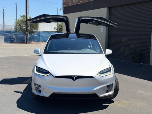 Used 2017 Tesla Model X 90D AWD/4WD image 4
