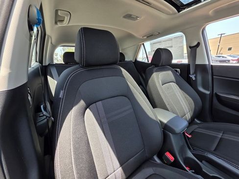 New 2025 Hyundai Venue SEL image 11