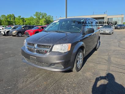 Used 2018 Dodge Grand Caravan SE w/ UConnect Hands-Free Group
