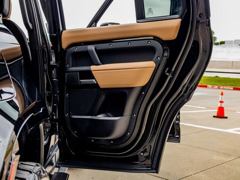 Used 2025 Land Rover Defender 130 V8 image 40