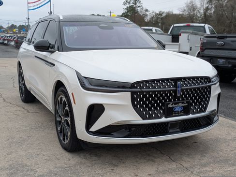 Used 2024 Lincoln Nautilus Reserve image 4