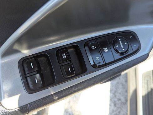 Used 2019 Kia Niro LX image 15