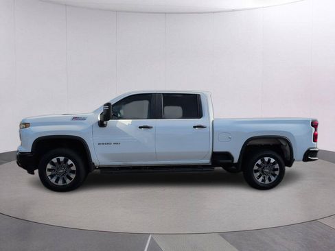 Used 2024 Chevrolet Silverado 2500 Custom w/ Custom Value Package AWD/4WD image 2