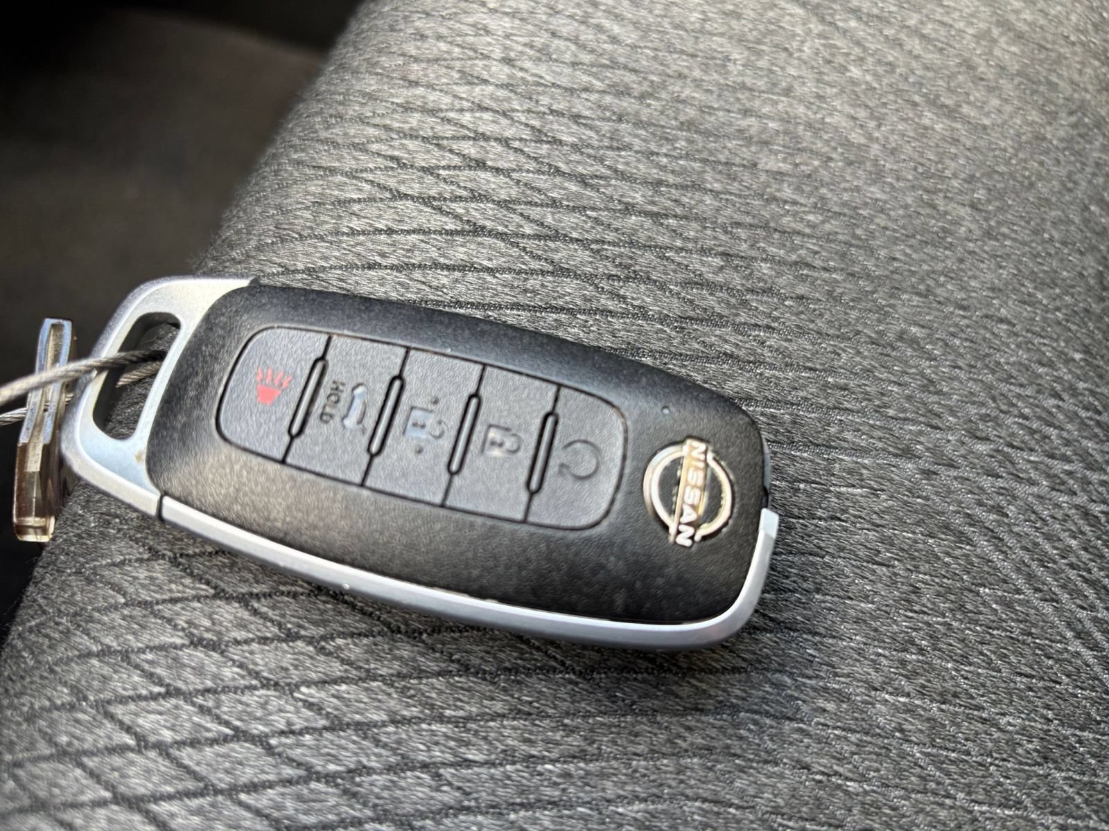 Used 2025 Nissan Rogue SV FWD image 26