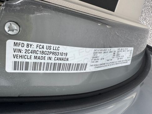 Used 2023 Chrysler Pacifica Touring-L FWD image 34