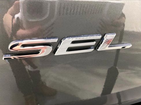 Used 2022 Ford Edge SEL w/ Convenience Package image 8