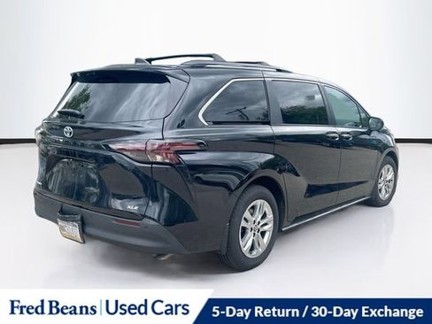 Used 2025 Toyota Sienna XLE w/ XLE Plus Package AWD/4WD image 10