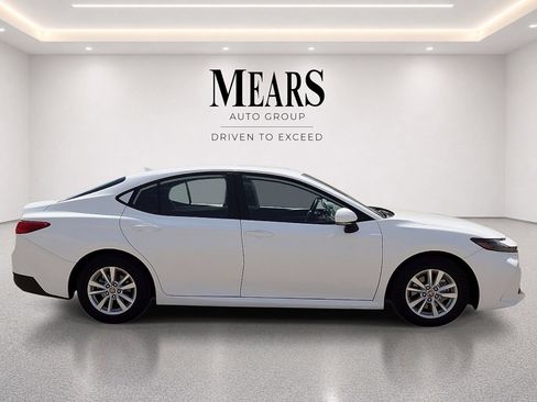 Used 2025 Toyota Camry LE FWD image 6