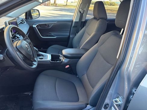 Used 2025 Toyota RAV4 LE image 31