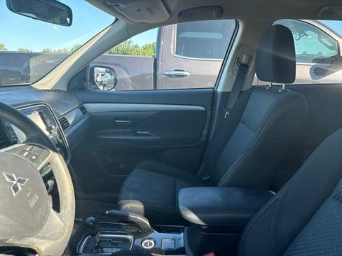 Used 2018 Mitsubishi Outlander ES AWD/4WD image 9