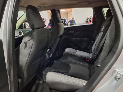 Certified 2016 Jeep Cherokee Latitude w/ Cold Weather Group image 14