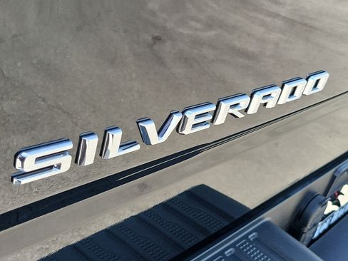 Used 2022 Chevrolet Silverado 1500 RST w/ Z71 Off-Road Package AWD/4WD image 11