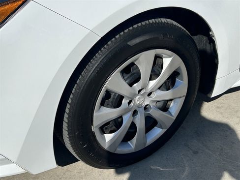 Used 2025 Toyota Corolla LE image 9