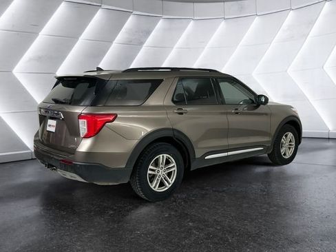Used 2021 Ford Explorer XLT w/ Equipment Group 202A AWD/4WD image 4
