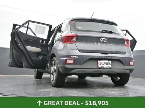 Used 2025 Hyundai Venue SEL image 54