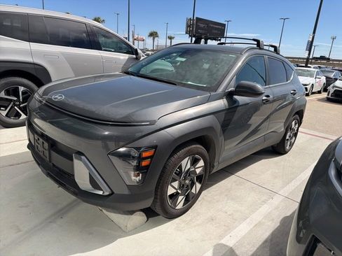 Used 2025 Hyundai Kona SEL image 1