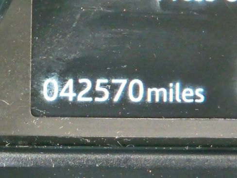 Used 2019 Land Rover Range Rover Evoque SE image 24