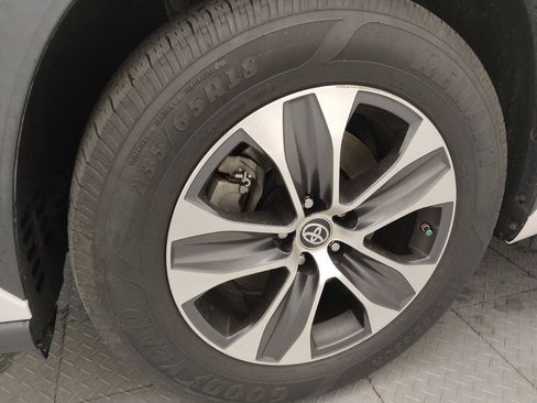 Used 2022 Toyota Highlander XLE FWD image 31
