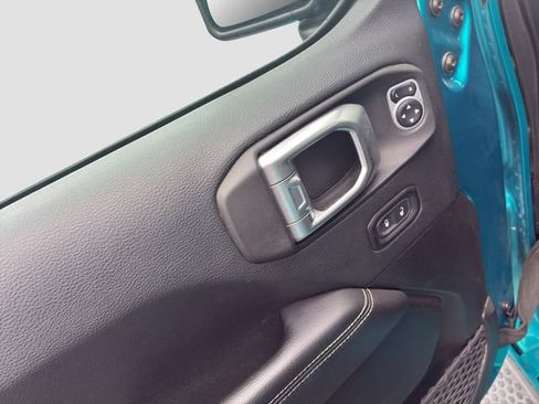 Used 2019 Jeep Wrangler Unlimited Sahara AWD/4WD image 24