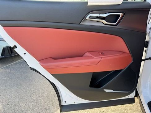 Used 2026 Kia Sportage SX image 13