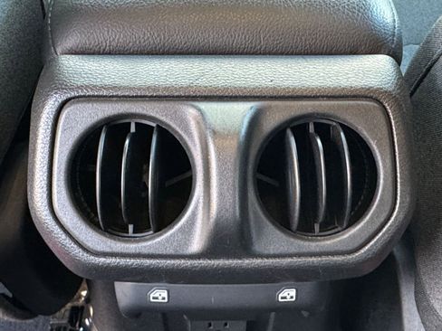 Used 2025 Jeep Wrangler Rubicon image 23