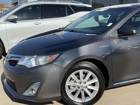 Used 2014 Toyota Camry XLE w/ Leather Package FWD image 11