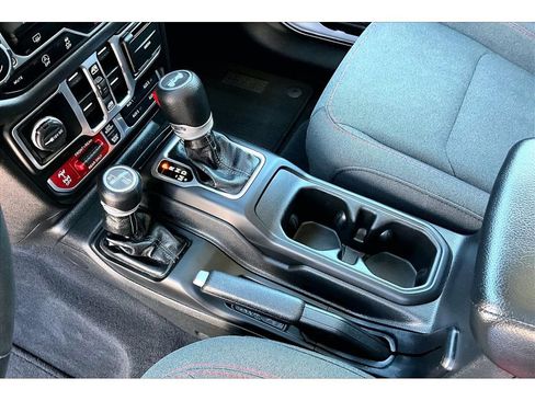 Certified 2025 Jeep Wrangler Unlimited Rubicon AWD/4WD image 28