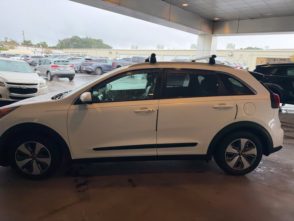 Used 2018 Kia Niro EX w/ EX Premium Package FWD image 4