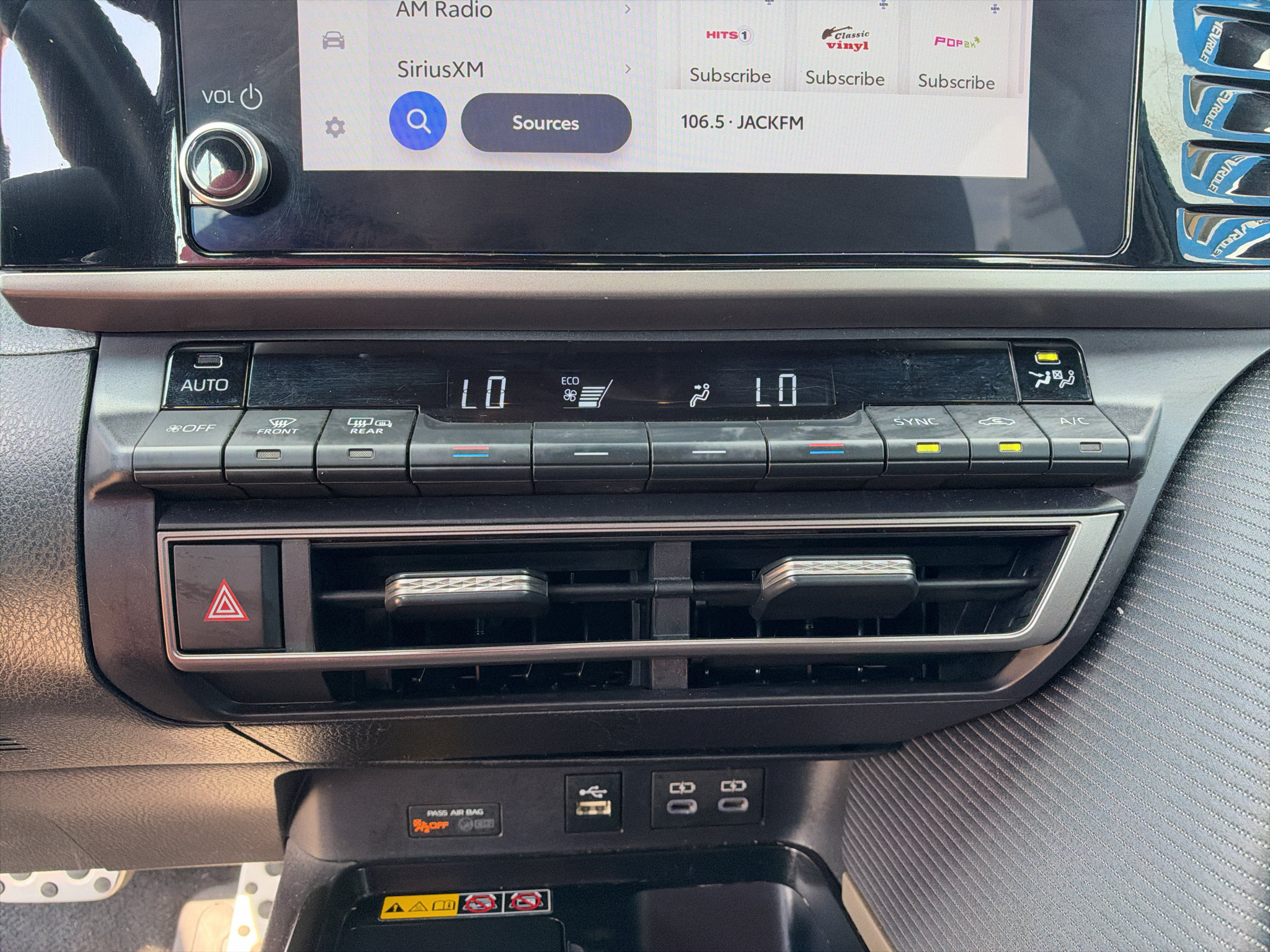 Used 2025 Toyota Camry SE FWD image 26