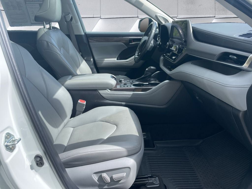 Used 2023 Toyota Highlander Limited AWD/4WD image 16