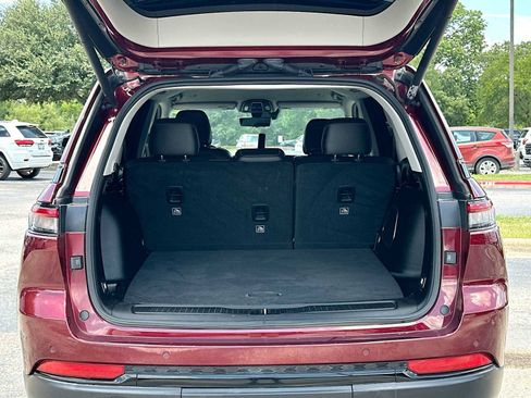 Used 2023 Jeep Grand Cherokee Limited w/ Luxury Tech Group II AWD/4WD image 28