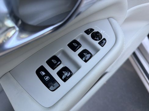 Certified 2023 Volvo XC90 B6 Plus image 15