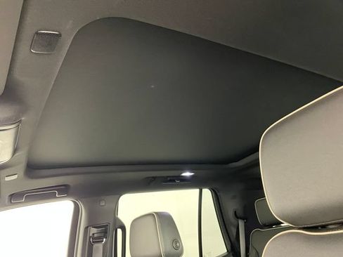 Used 2023 GMC Yukon SLT w/ SLT Luxury Package AWD/4WD image 14