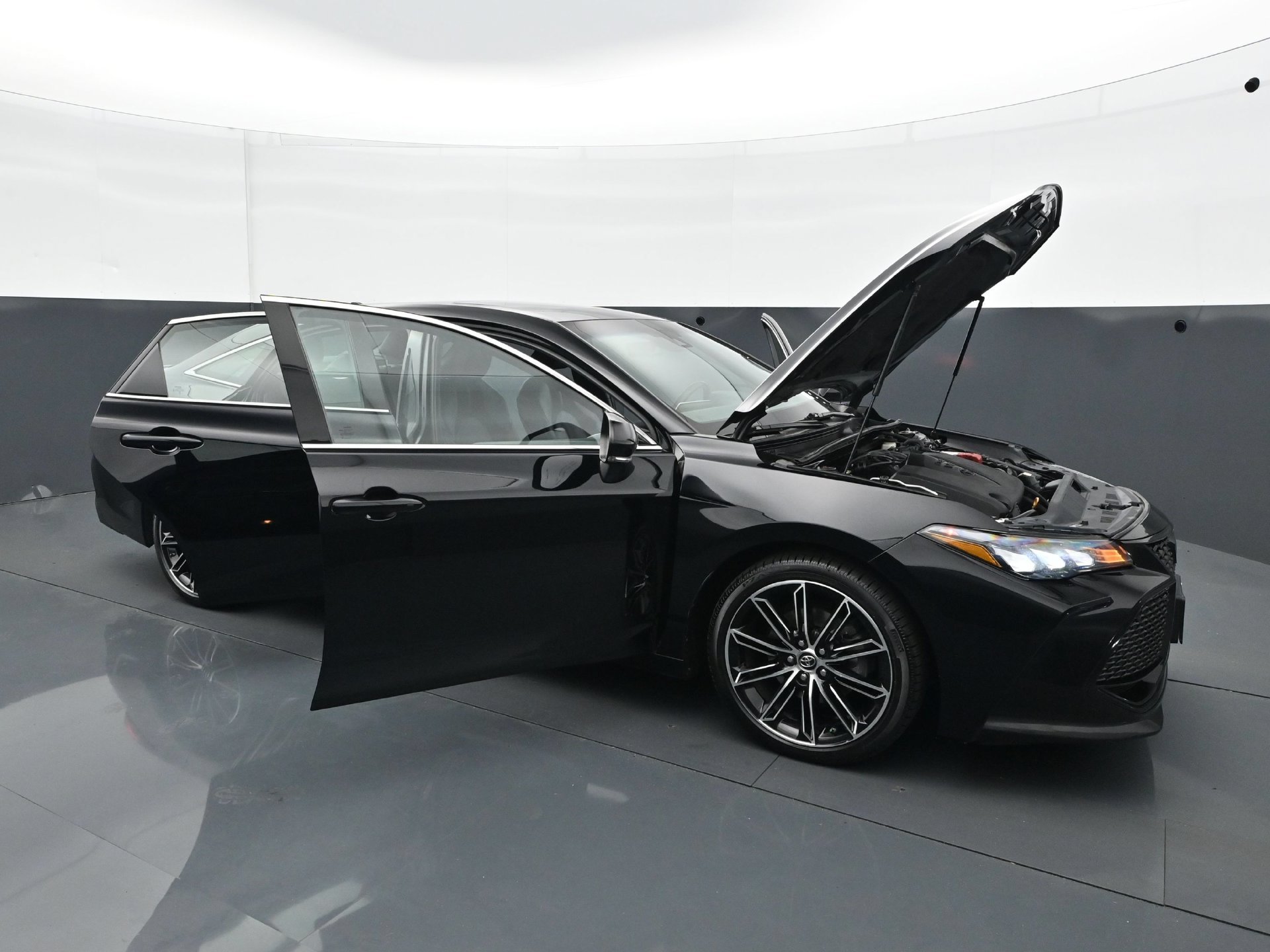 Used 2019 Toyota Avalon XSE FWD image 36