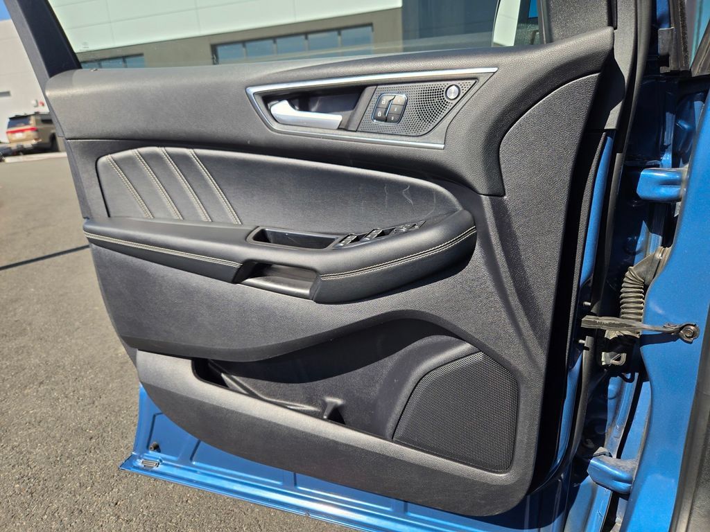Used 2019 Ford Edge ST w/ Equipment Group 401A AWD/4WD image 17