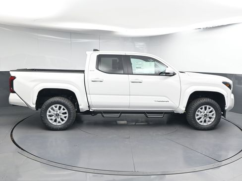 New 2025 Toyota Tacoma SR5 image 9