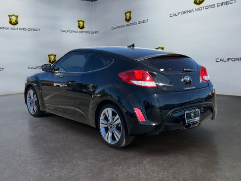 Used 2017 Hyundai Veloster Value Edition image 3