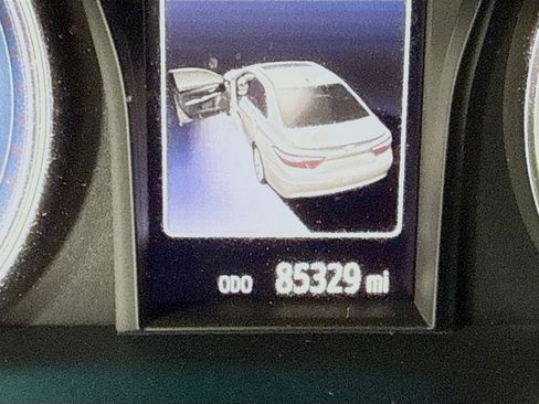 Used 2016 Toyota Camry LE image 16