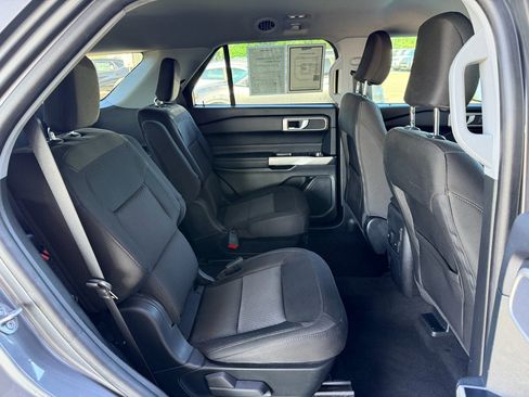 Used 2024 Ford Explorer XLT RWD image 24