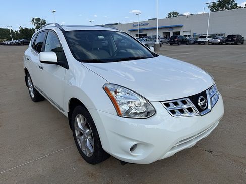 Used 2011 Nissan Rogue SV w/ SL Pkg AWD/4WD image 2