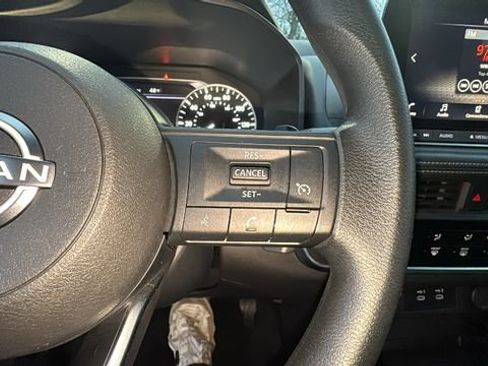 Used 2024 Nissan Rogue S image 19
