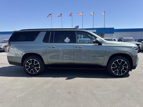 Used 2024 Chevrolet Suburban RST RWD image 4
