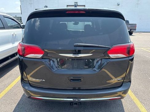 Used 2020 Chrysler Pacifica Limited FWD image 4