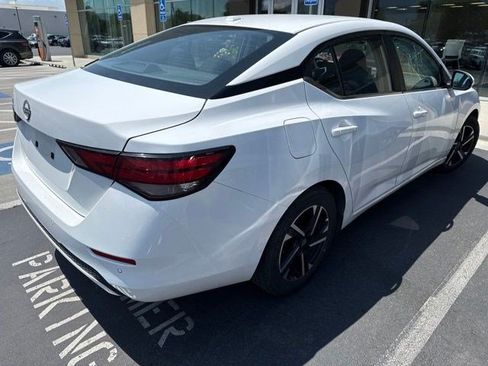 Used 2025 Nissan Sentra SV FWD image 3