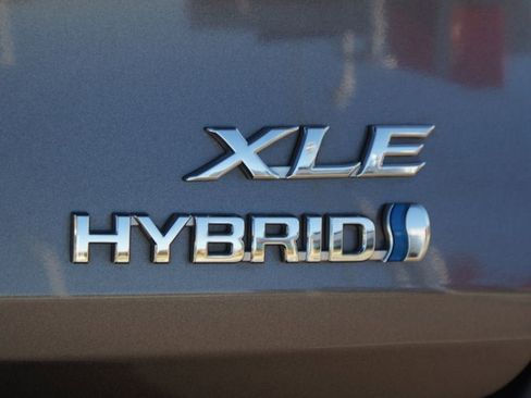 Used 2024 Toyota Sienna XLE image 19