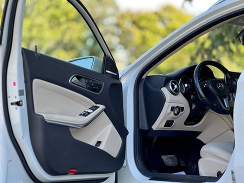 Used 2015 Mercedes-Benz GLA 250 4MATIC w/ Premium Package image 12